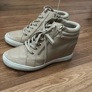 Brand new beige shoes